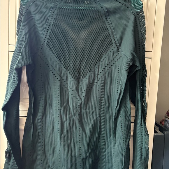 Athleta Forest Green Oxygen Laser Cut Out Long Sleeve Athletic Top size XL - Picture 3 of 4